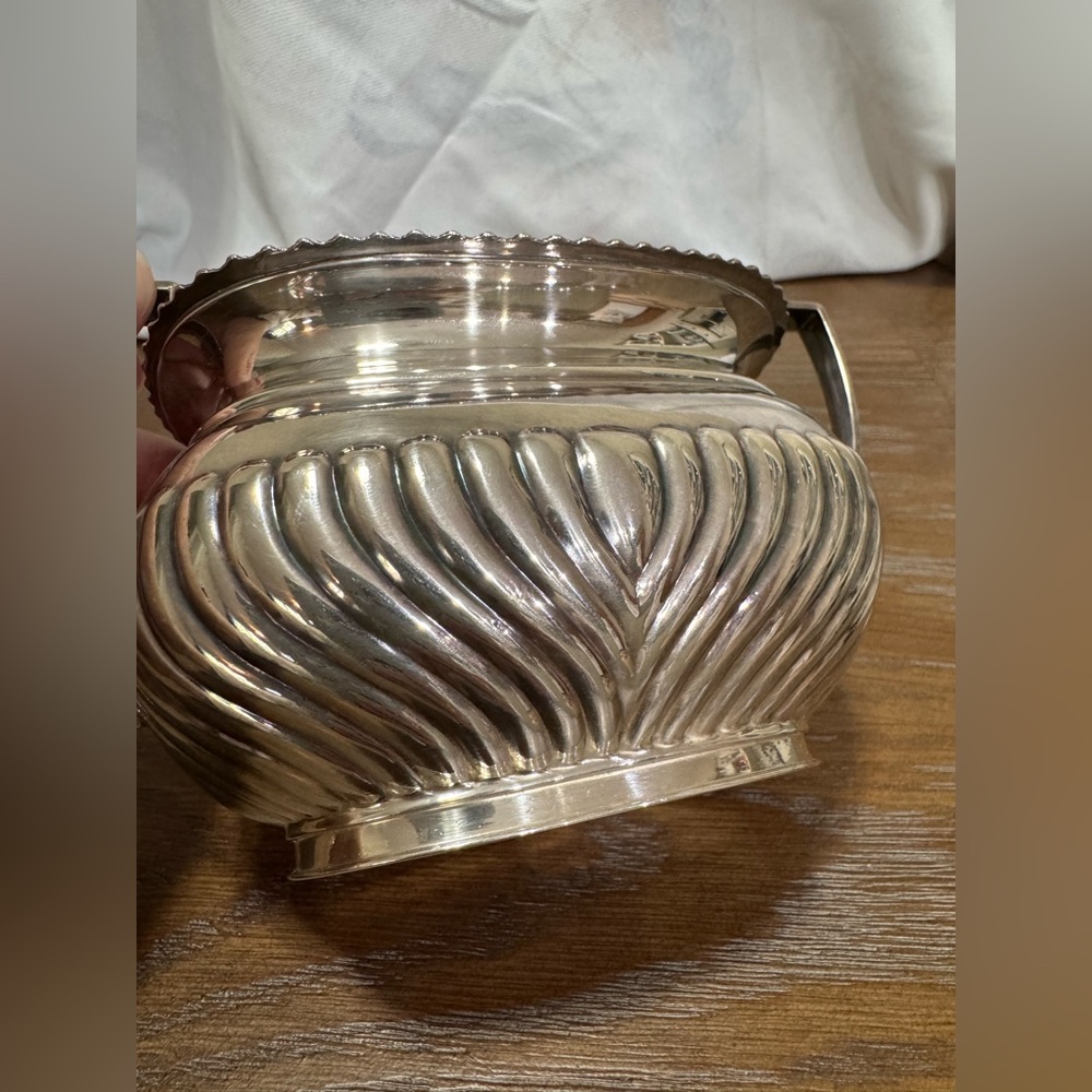 Elegant Elkington Plate 18854 Silver Creamer and Sugar Set - Picture 7 of 11